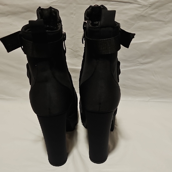 Chic Black Lace-Up Women's Boots - Picture 3 of 10
